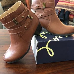 Naturalizer booties very good used good condition
